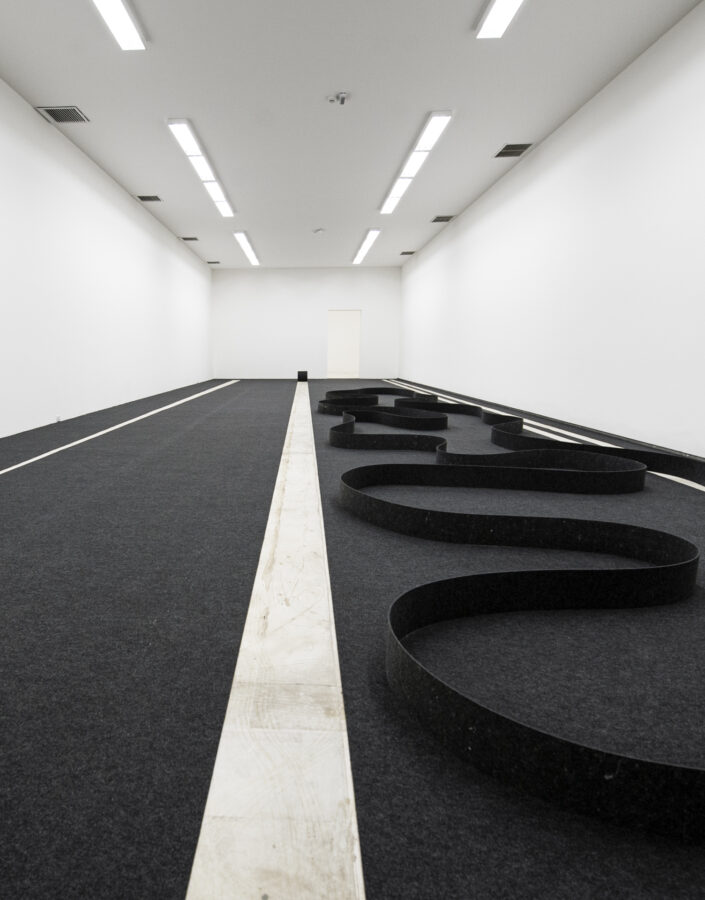 "Método para arranque e deslocamento" (1992/1993), de José Damasceno.