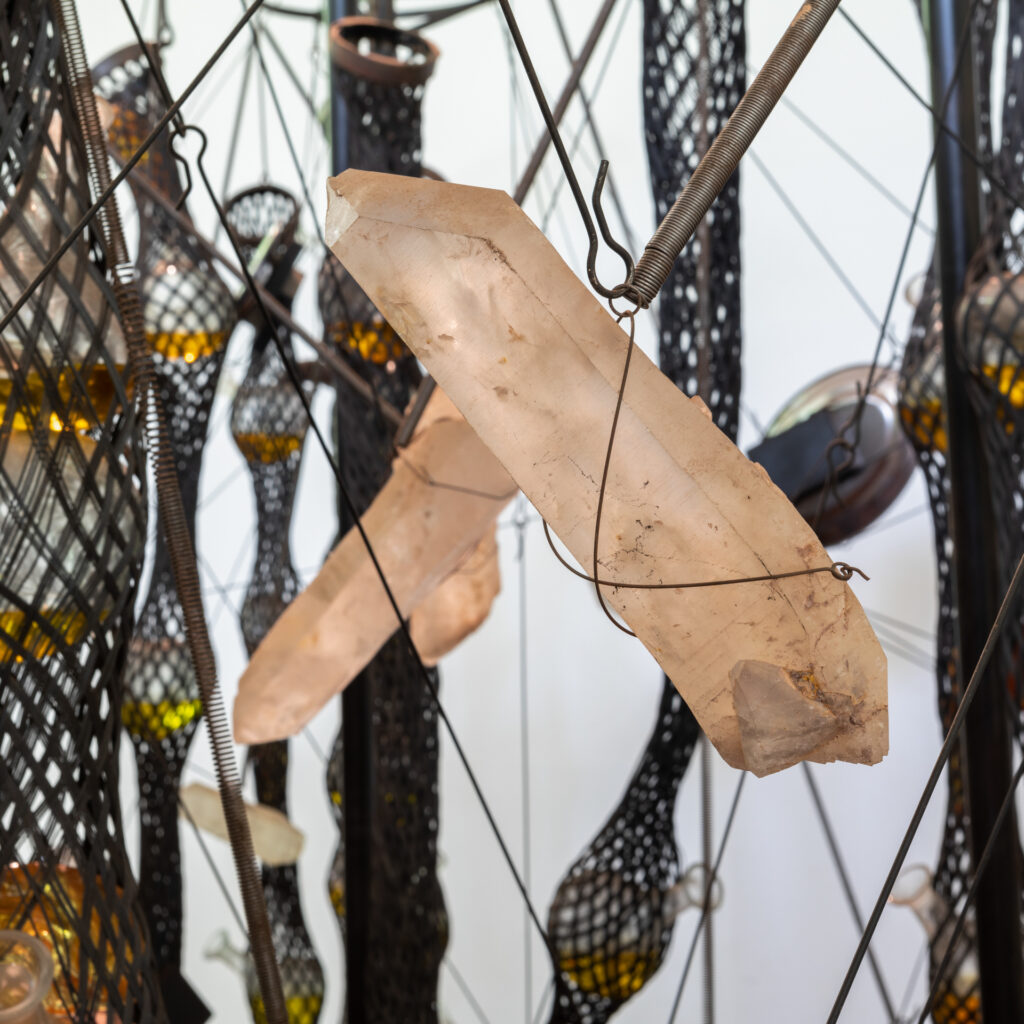 Obra Cooking Crystal Expanded, 2009, Tunga. Acervo de arte contemporânea Inhotim