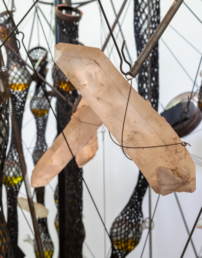 Obra Cooking Crystal Expanded, 2009, Tunga. Acervo de arte contemporânea Inhotim