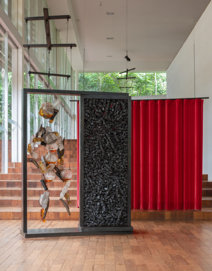 Obra Psicopompo Cooking Crystal, 2010, Tunga. Acervo de arte contemporânea Inhotim