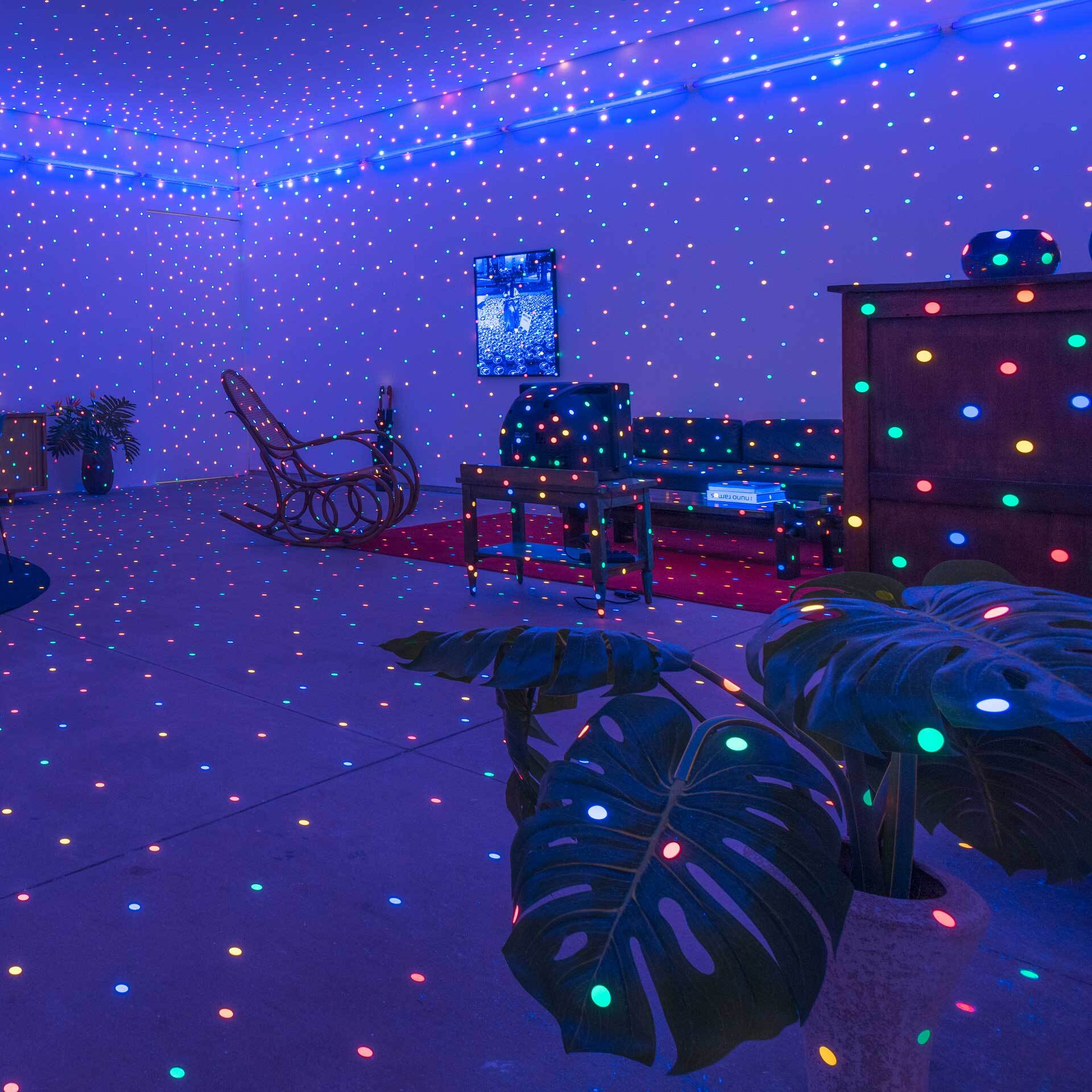 Obras icônicas e imersivas da artista estão presentes na Galeria Yayoi Kusama. Foto: Daniel Mansur