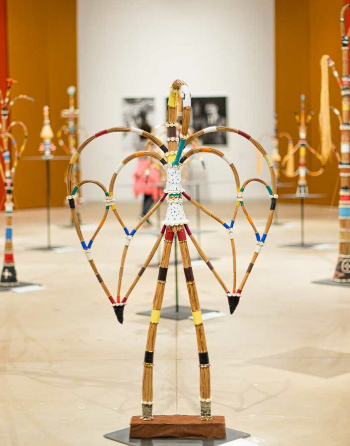 O tema do Descentralização está conectado com o Programa Abdias do Nascimento e o Museu de Arte Negra. Foto: Exposição Mestre Didi, na Galeria Praça. Crédito: Ícaro Moreno
