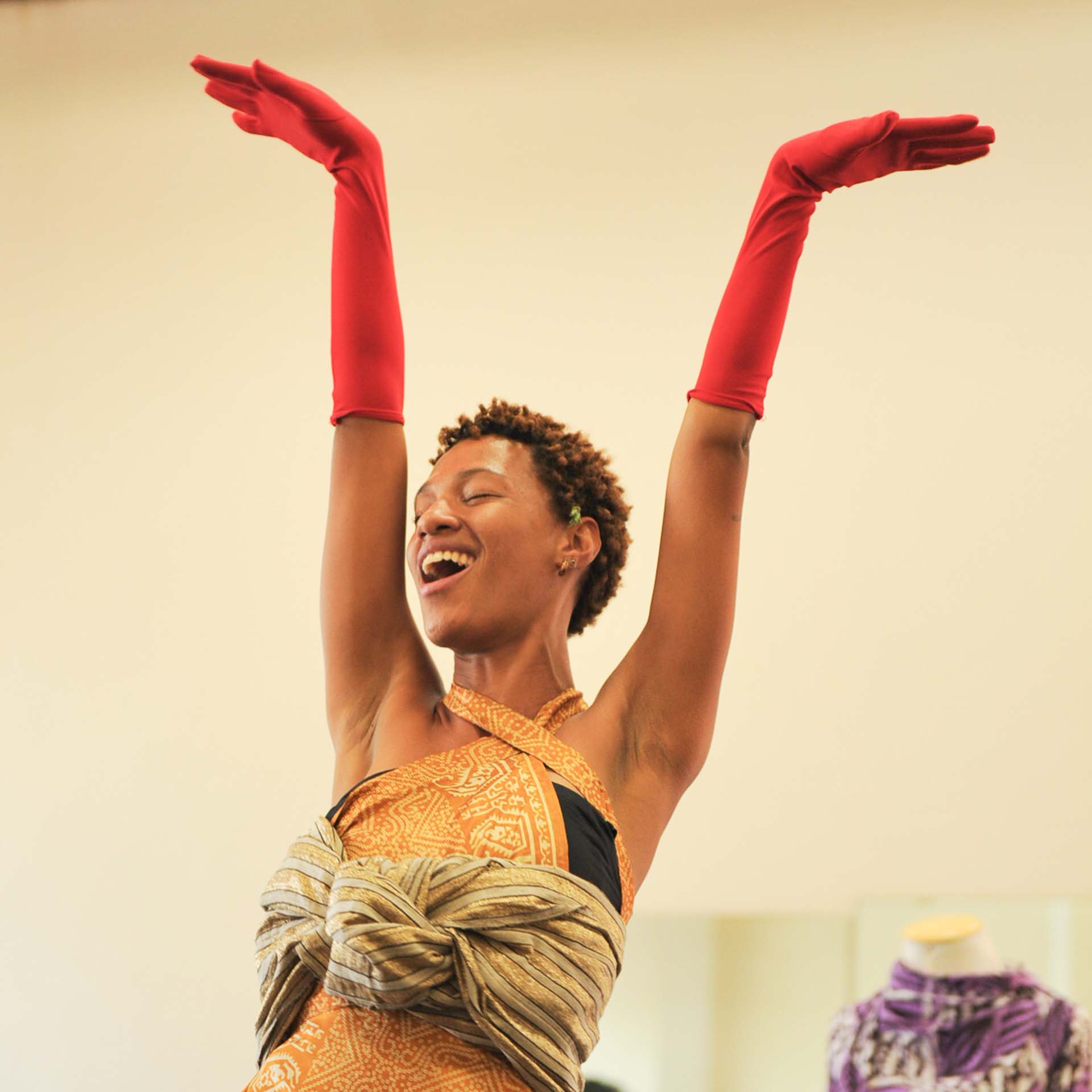 A multi-artist from Contagem, Luana Vitra inaugurates the new vocation of the Marcenaria Gallery, which will now host temporary exhibitions. Photo: Ana Clara Martins