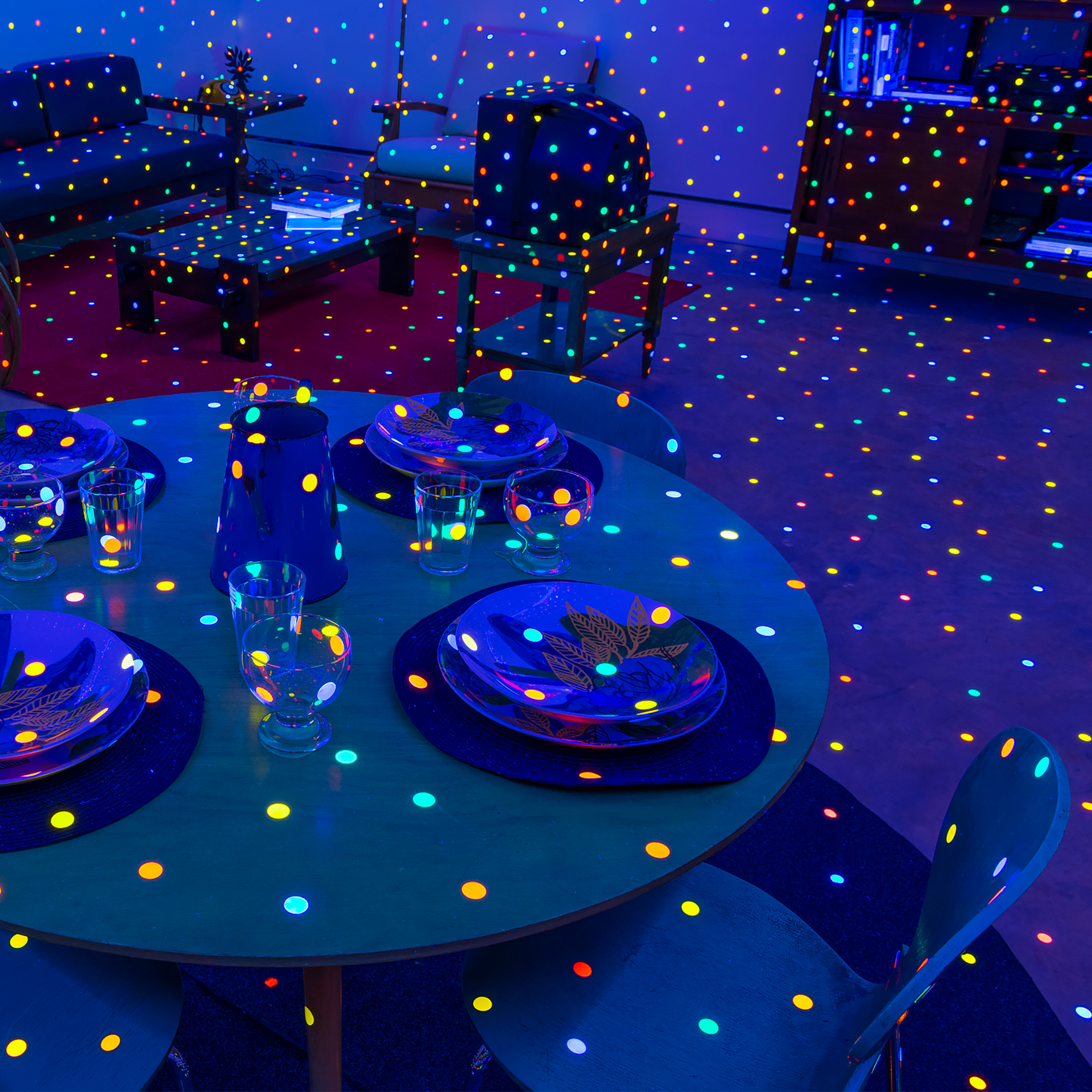 Children are invited to create a painting inspired by the gardens and colors of the Yayoi Kusama Gallery. Photo: Daniel Mansur