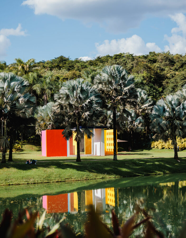 Em janeiro, o Inhotim funciona de terça-feira a domingo: mais dias de visitação para o público aproveitar acervos de arte e botânica do Instituto. Foto: Julia Lanari