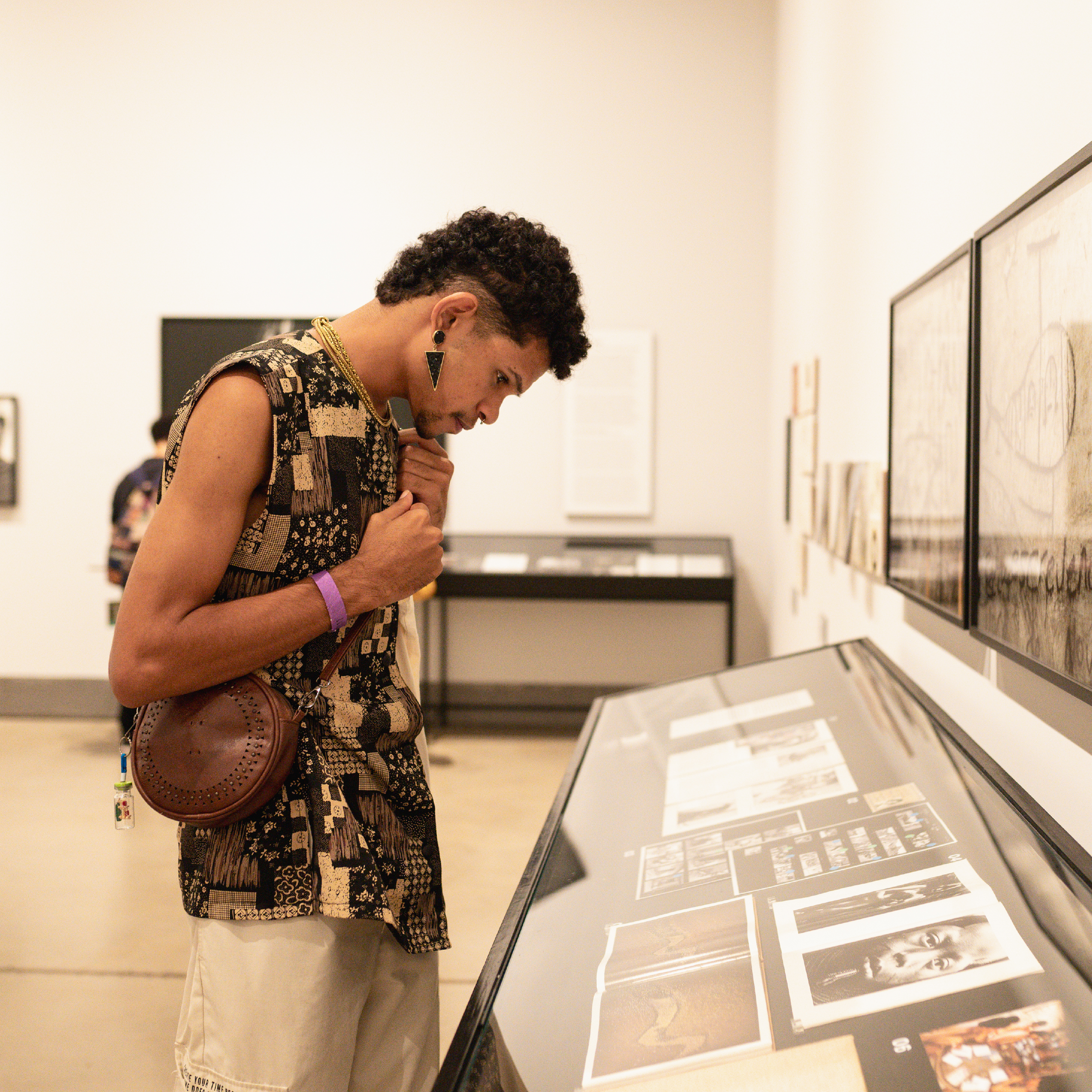 Em agosto, tem atividades na Galeria Claudia Andujar | Maxita Yano, “O que é...” com Rosana Paulino e Ventura Profana, aula aberta, encerramento do Lab Jardim, visitas mediadas e muito mais no Inhotim. Retire seu ingresso. Foto: Daniela Paoliello