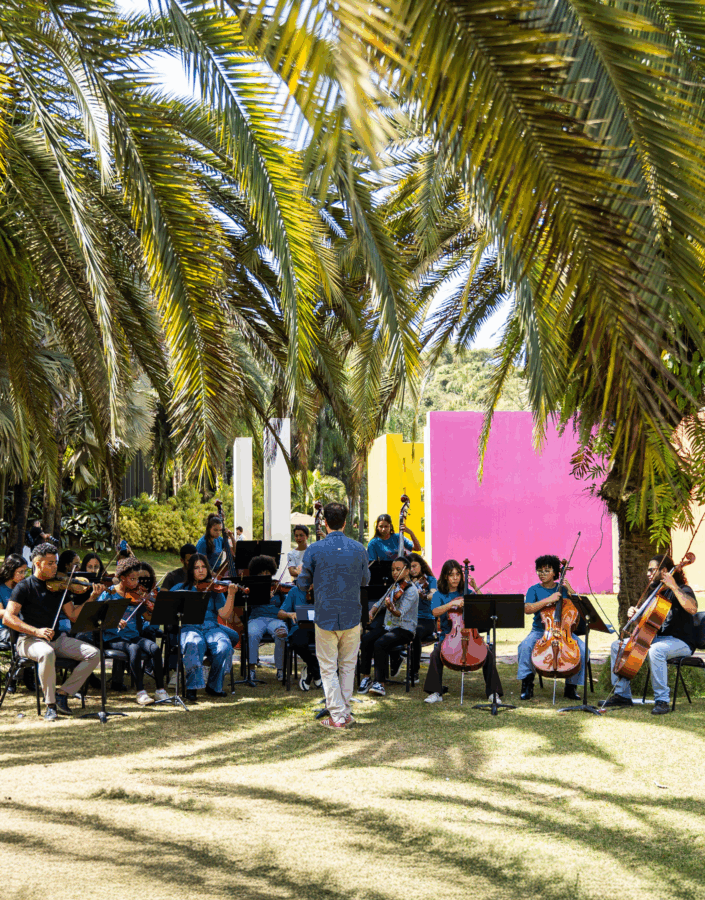 A Orquestra Jovem Inhotim recebe a Orquestra Chiquinha Gonzaga (RJ). Foto: Brendon Campos