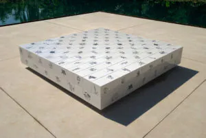 Adriana Varejão, Panacea Phantastica, 2004-08, serigrafia sobre azulejo, 40 x 202 x 202 cm. Foto: Eduardo Eckenfels
